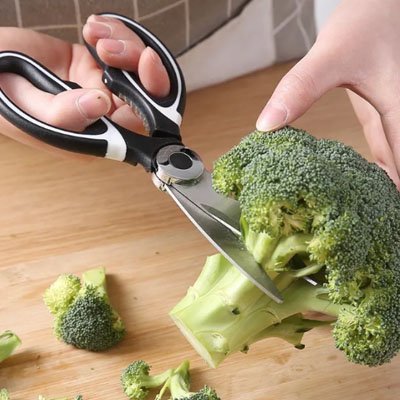 Ciseaux de cuisine coupe facilement les aliments comme le brocoli