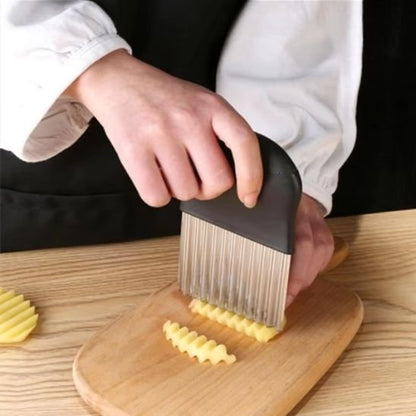 coupe frite manuel tenir bien pour trancher la patate en frite ondulée