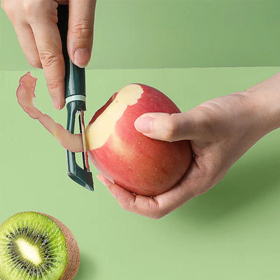 économe épluche la pelure de pomme