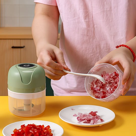 Hachoir électrique hacher oignons sans problème aux yeux