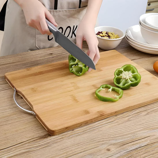 planche à découper bois coupe piment