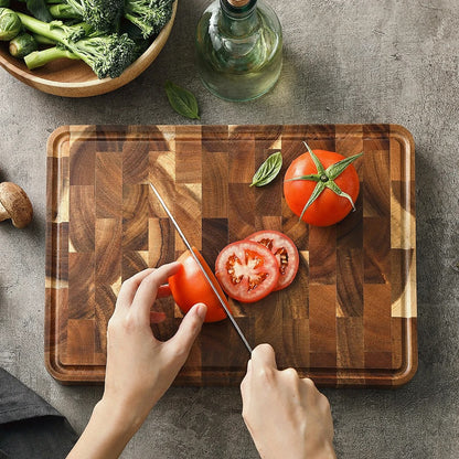 planche à découper en bois tranche tomates acacia noble