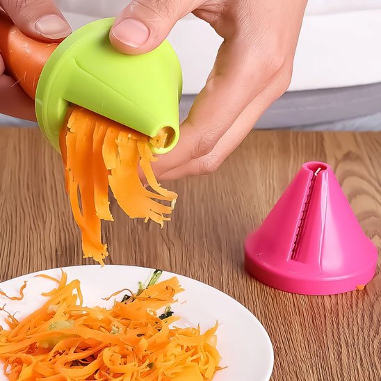 râpe à carottes couleurs rose et vert pour votre choix
