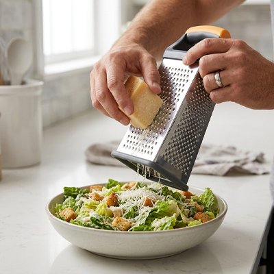 Râpe a fromage 4 faces poignée jaune servir pour faire salade